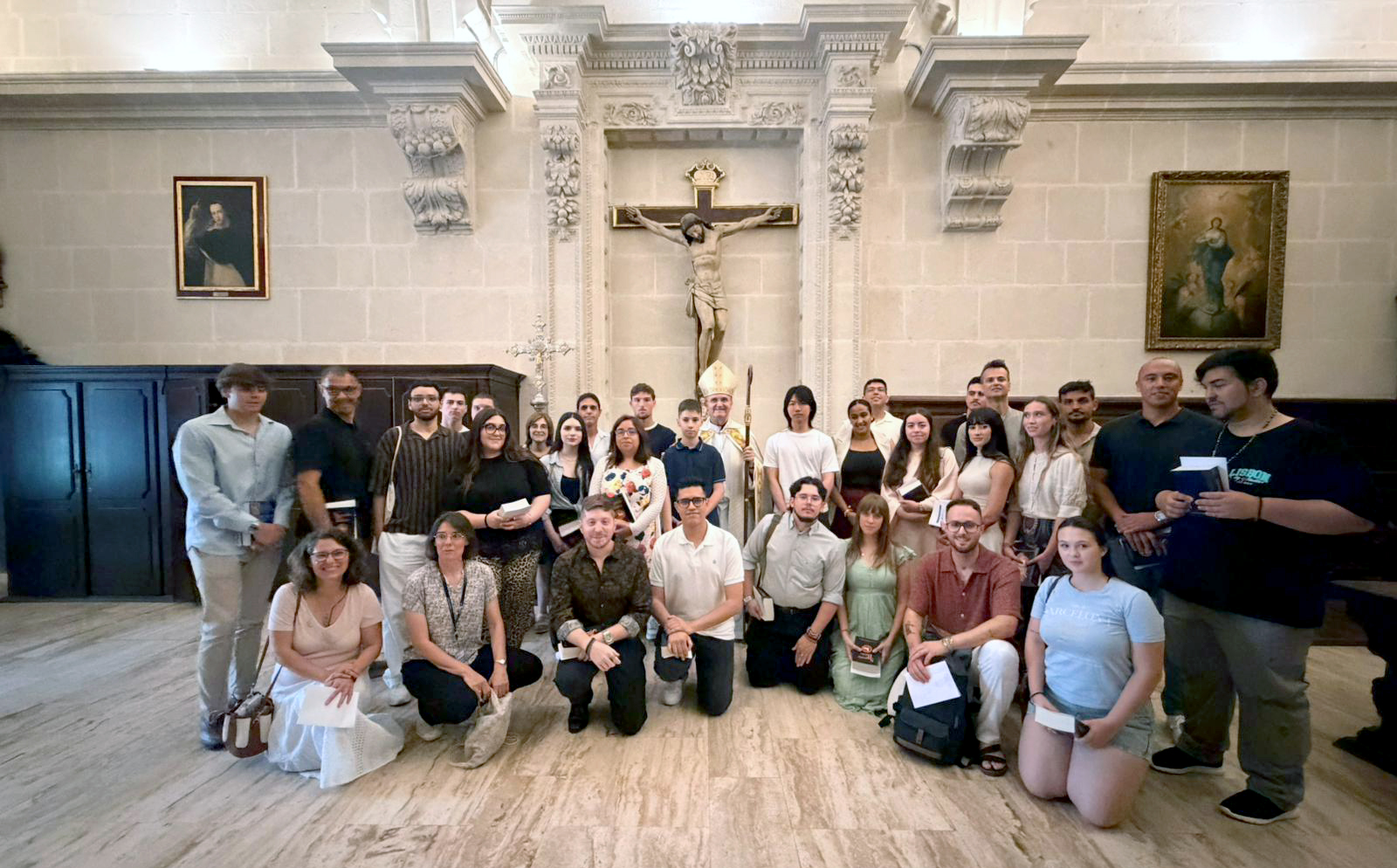 58 ADULTOS LLAMAN A LA PUERTA DE LA IGLESIA